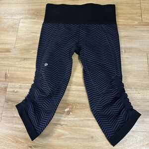 Lululemon In The Flow Crop Heathered Black Gray Seamless Crop Legging Chevron S